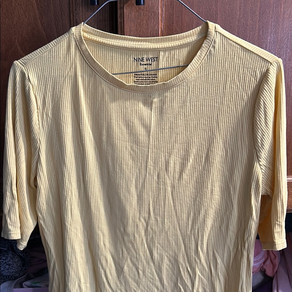 Nine West Womens Ribbed Short Sleeve Tee in Soft Yellow